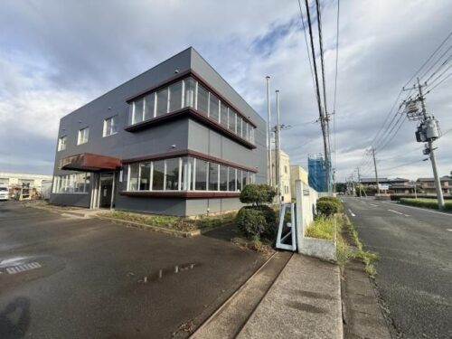 伊勢崎市８５０坪 工業地域・大型車可・住居兼事務 貸倉庫・貸工場｜ファクトリンク